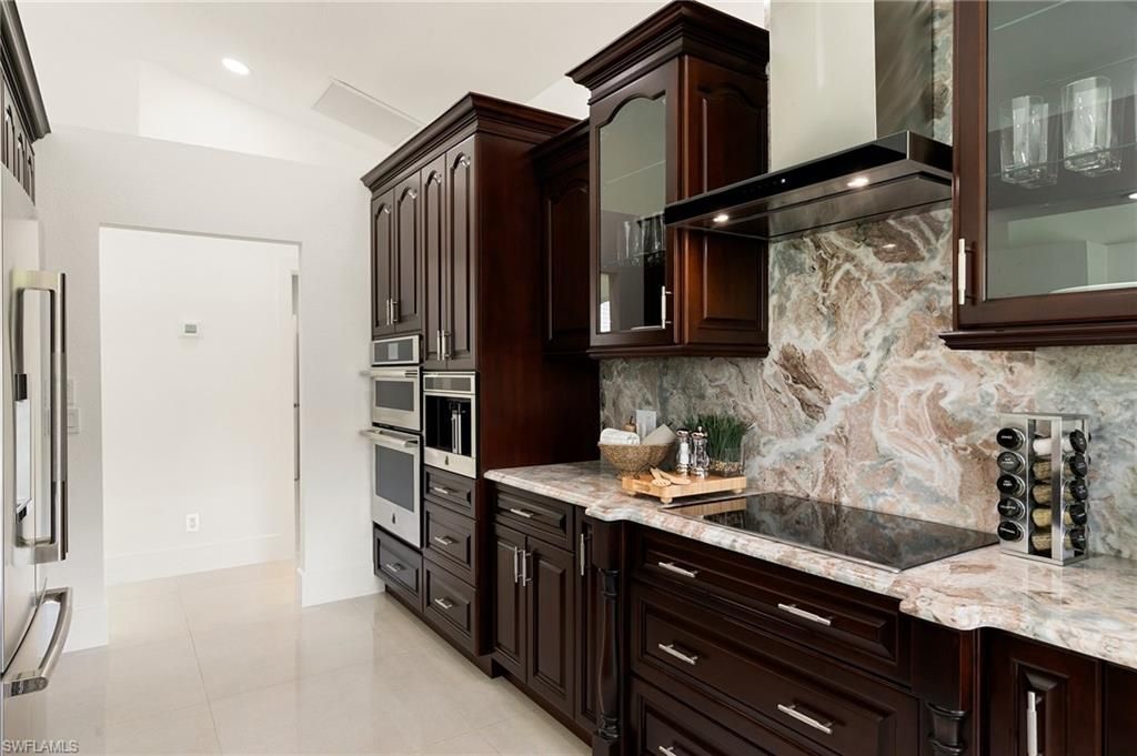 221 10th St Se, Naples, FL 34117 Photo