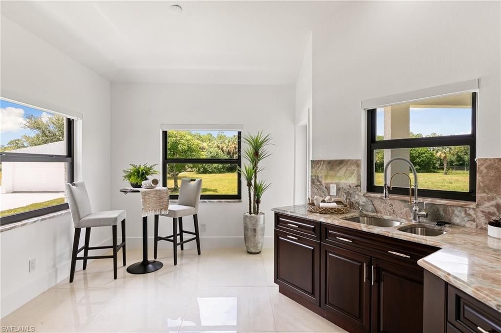 221 10th St Se, Naples, FL 34117 Photo