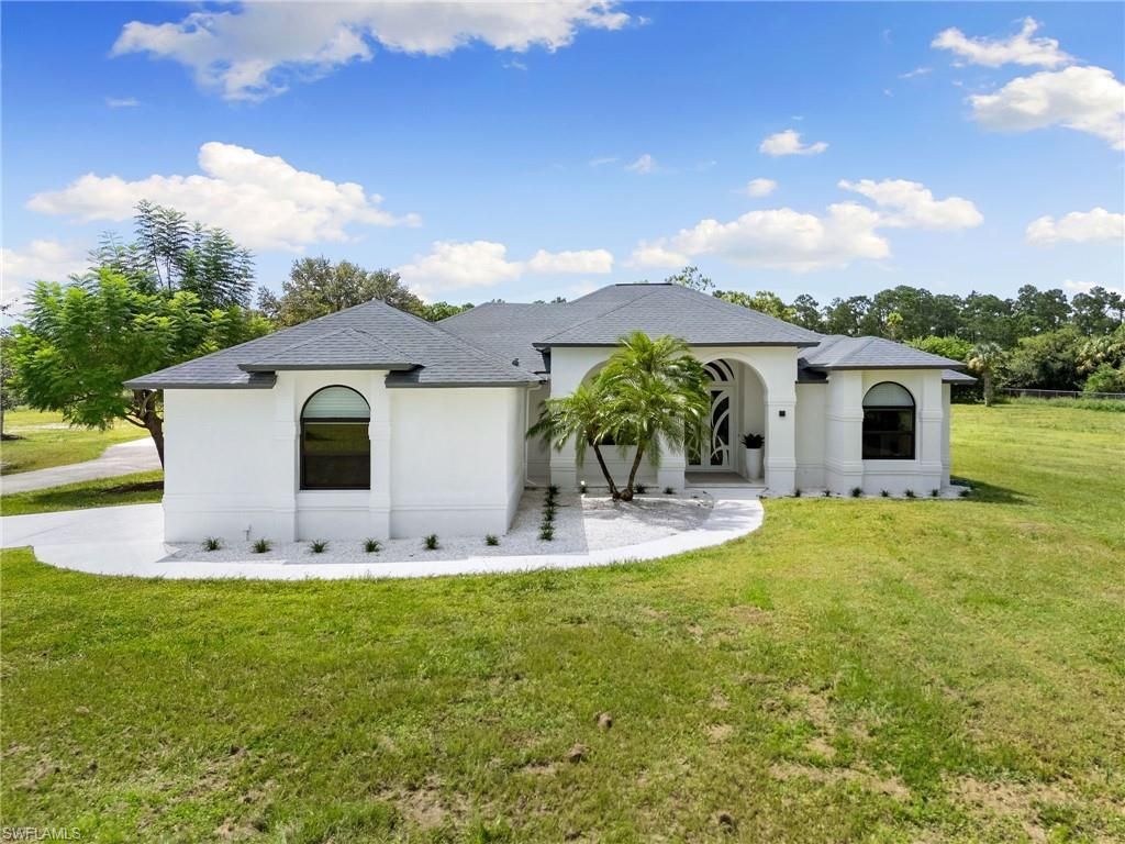 221 10th St Se, Naples, FL 34117 Photo