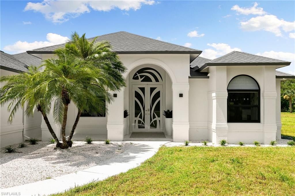 221 10th St Se, Naples, FL 34117 Photo