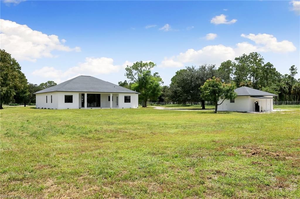 221 10th St Se, Naples, FL 34117 Photo