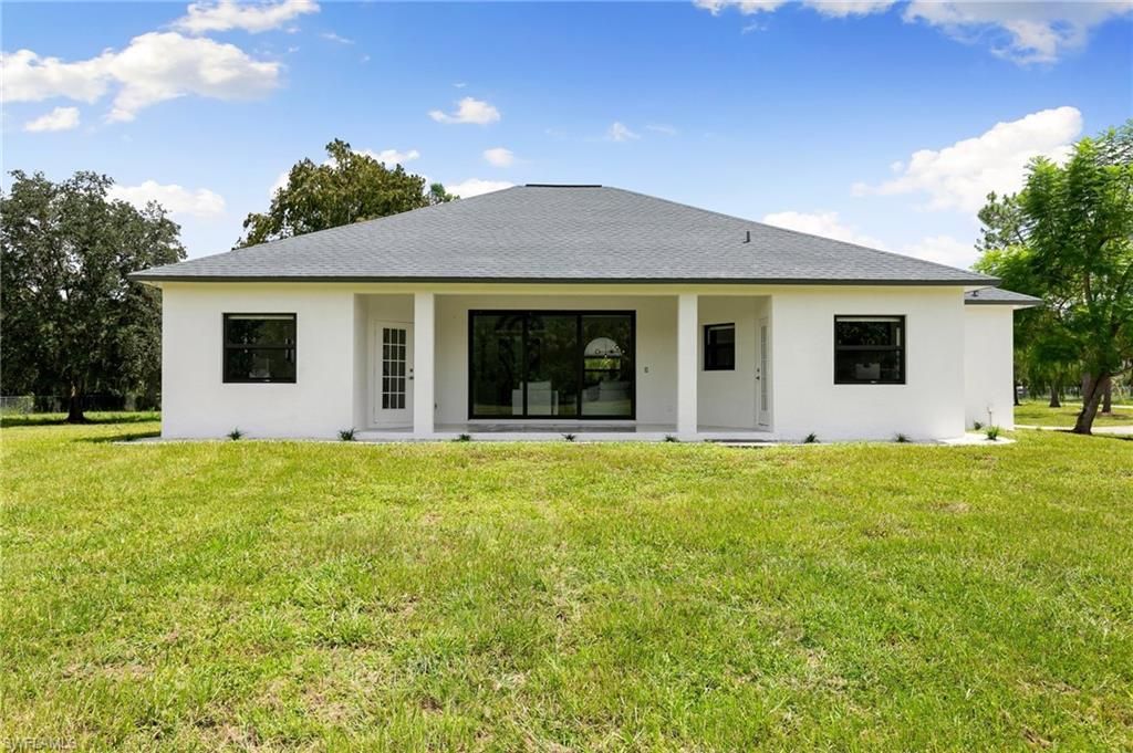 221 10th St Se, Naples, FL 34117 Photo