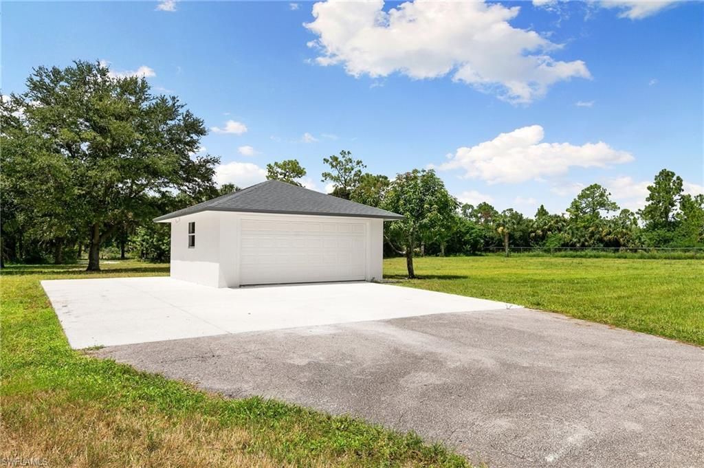 221 10th St Se, Naples, FL 34117 Photo