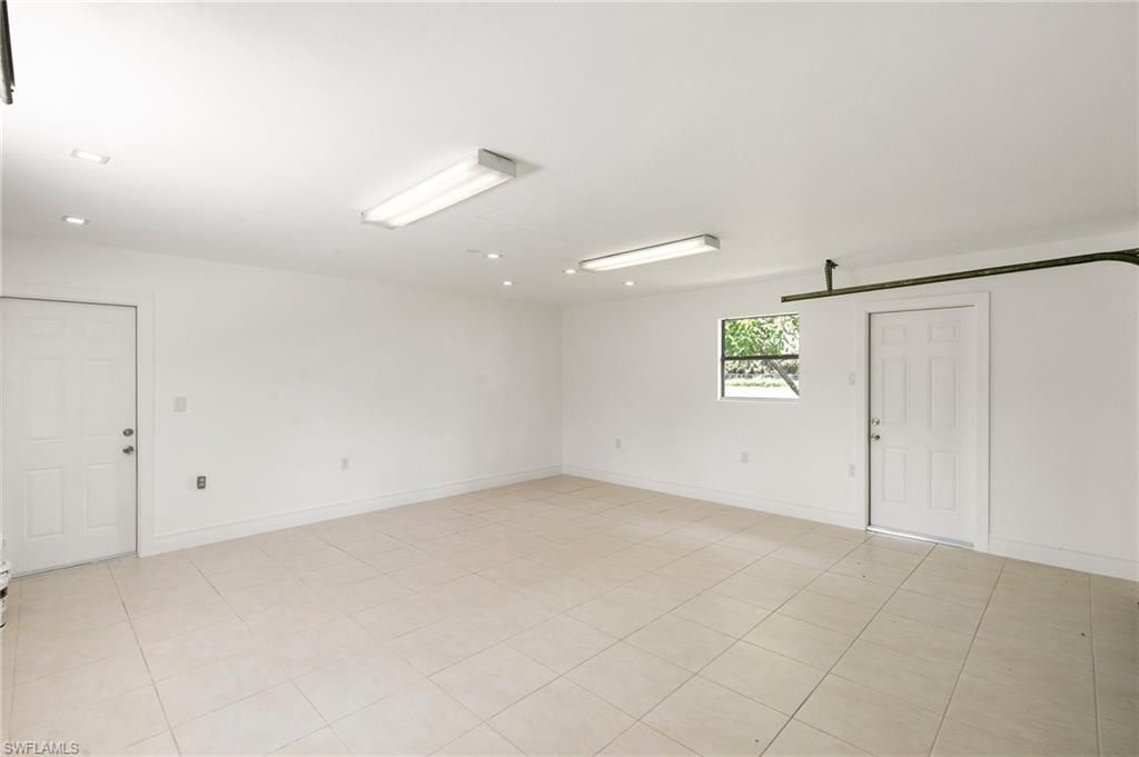 221 10th St Se, Naples, FL 34117 Photo
