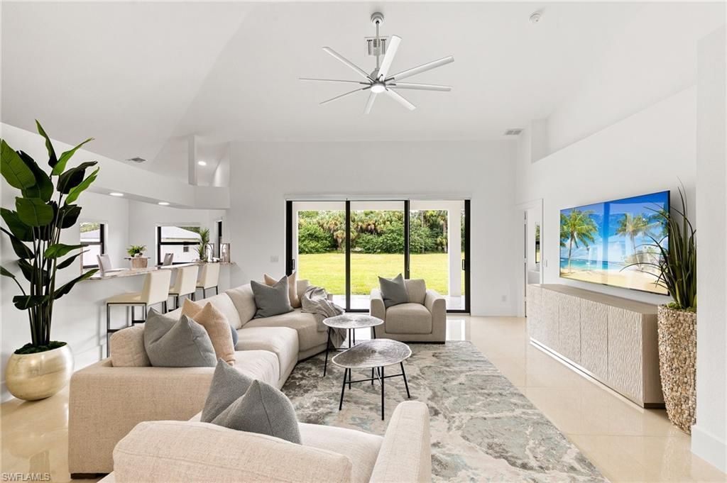 221 10th St Se, Naples, FL 34117 Photo