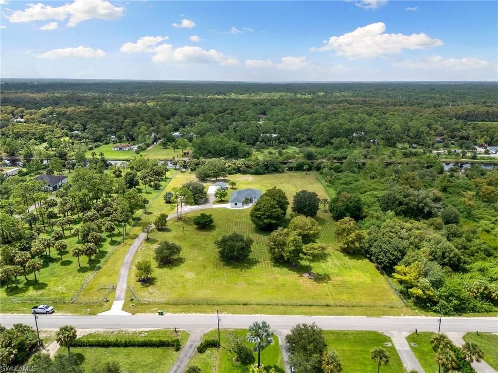 221 10th St Se, Naples, FL 34117 Photo