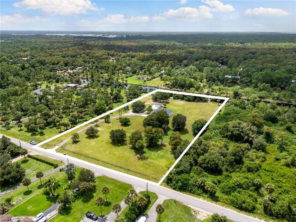 221 10th St Se, Naples, FL 34117 Photo