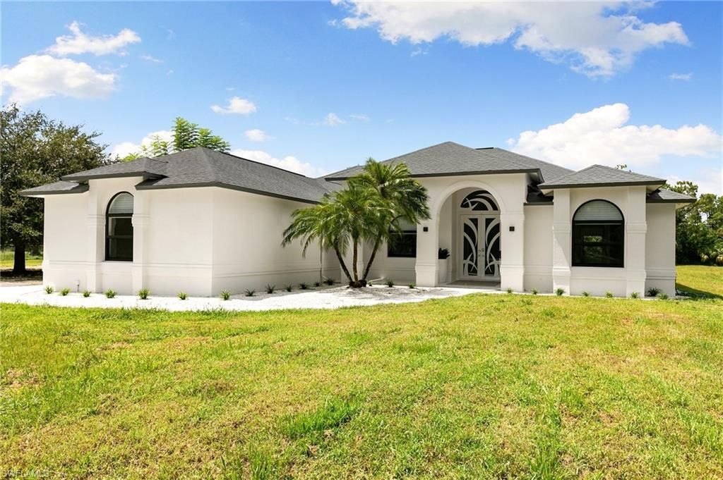 221 10th St Se, Naples, FL 34117 Photo