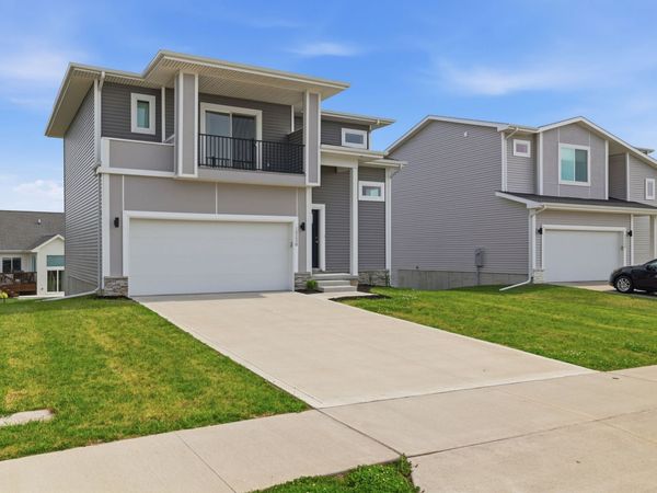 15230 Deerview Drive, Urbandale, IA 50323