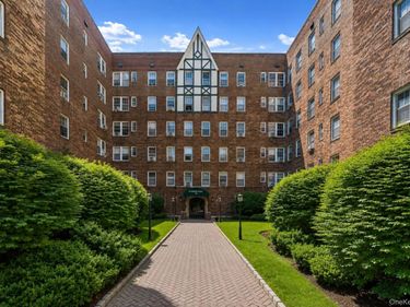 25 Parkview Avenue, Unit 2E, Bronxville, NY 10708