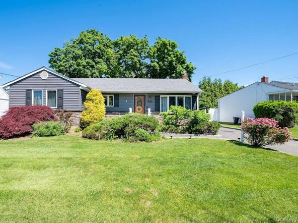 23 Martin Road S, Bethpage, NY 11714
