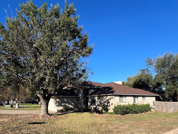 1103 Deepwoods TRL , Leander, TX 78641