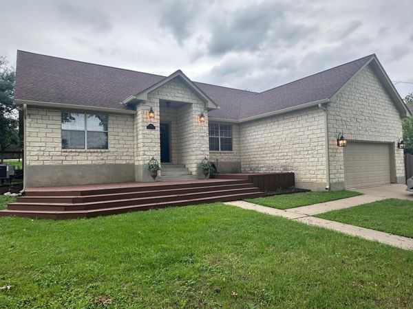 460 Tahitian DR , Bastrop, TX 78602