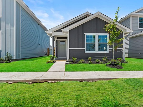306 Nizao LN , Bastrop, TX 78602