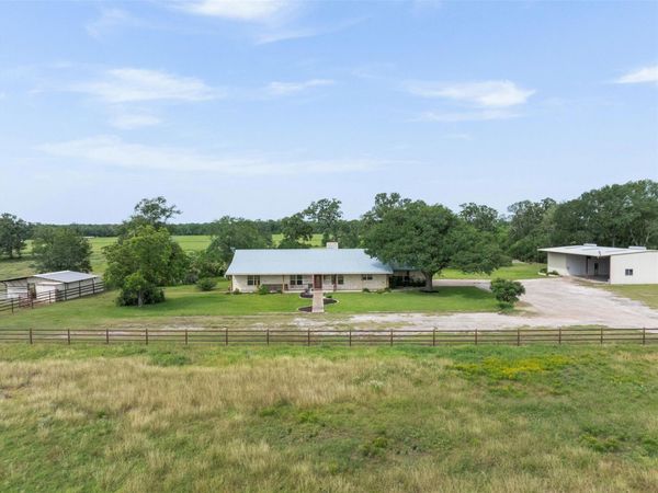 1140 Private Road 8022 , Lincoln, TX 78948