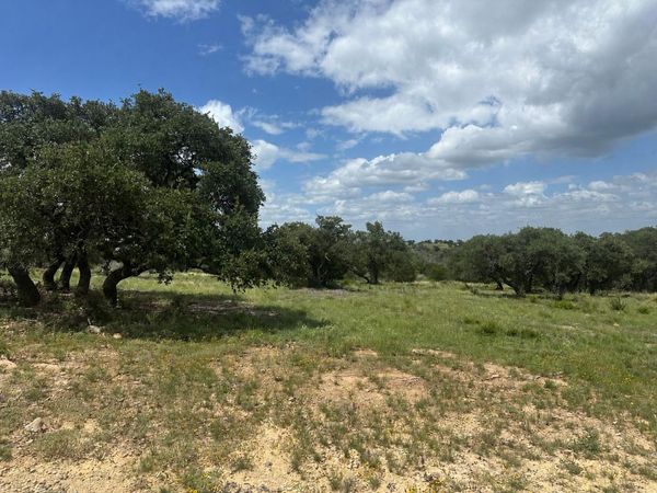 140 Longview LN, San Saba, TX 76877