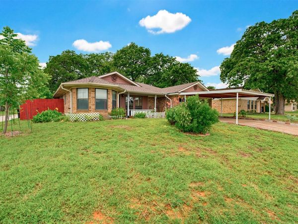 501 Meadow DR , Rockdale, TX 76567