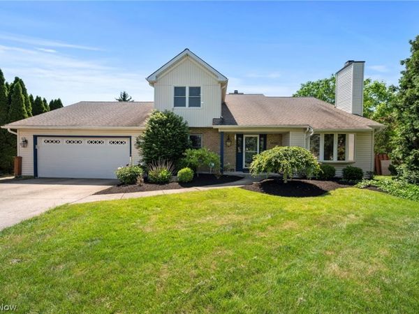 14367 Crown Point Parkway , Strongsville, OH 44136