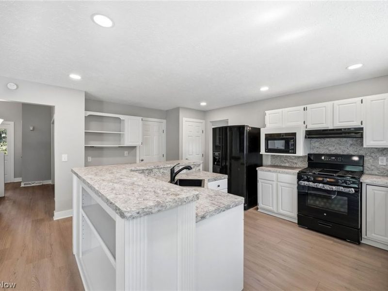 14367 Crown Point Parkway , Strongsville, OH 44136 Photo 12