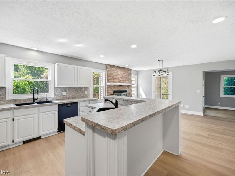 14367 Crown Point Parkway , Strongsville, OH 44136 Photo 8