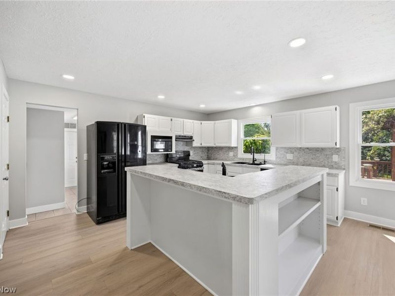 14367 Crown Point Parkway , Strongsville, OH 44136 Photo 9