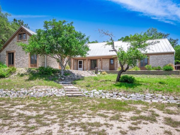 333 Secret Valley Dr, Kerrville, TX 78028