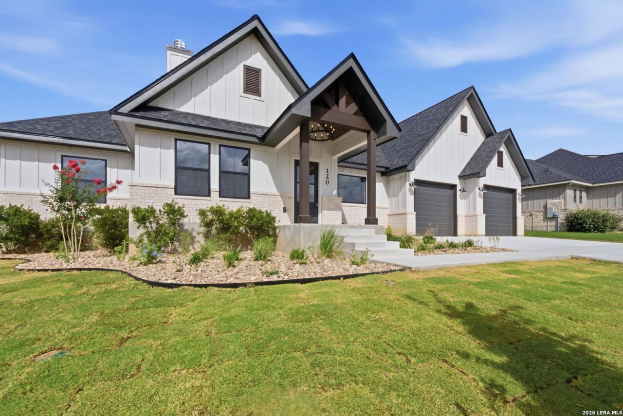120 Ash Pkwy, La Vernia, TX 78121 Main Photo