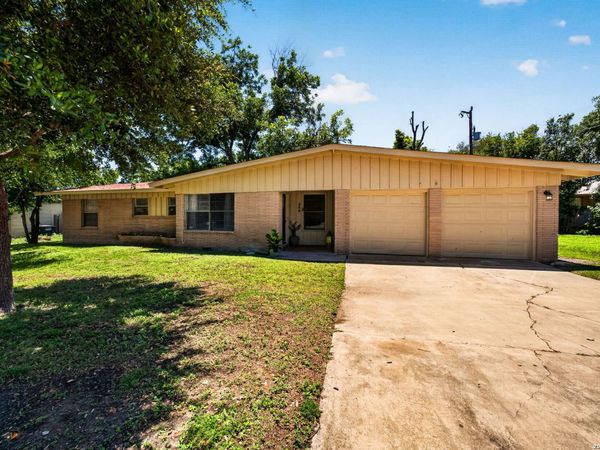 206 Enchanted Dr, San Antonio, TX 78216