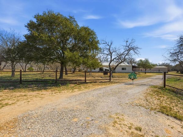 1150 Bruce, Poteet, TX 78065
