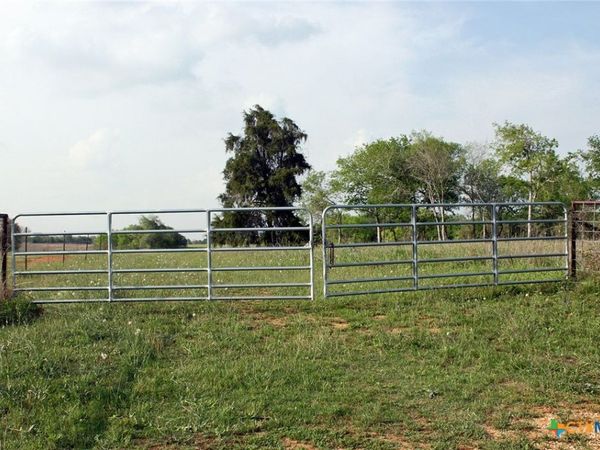 3223 Old Kelley Road , Lockhart, TX 78644