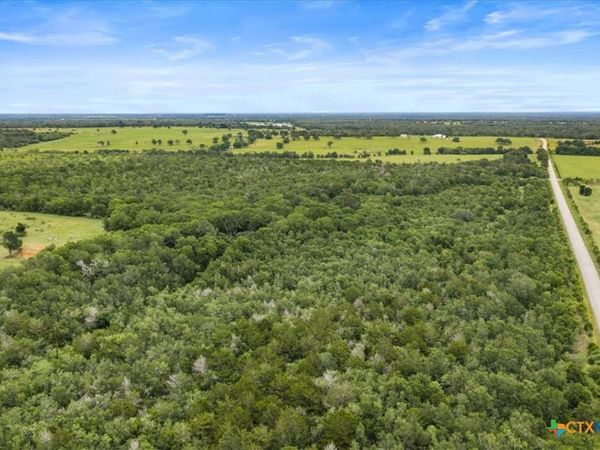 288 Charcoal Road , Waelder, TX 78959