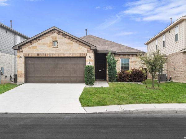 7911 Deepwell Dr, San Antonio, TX 78254