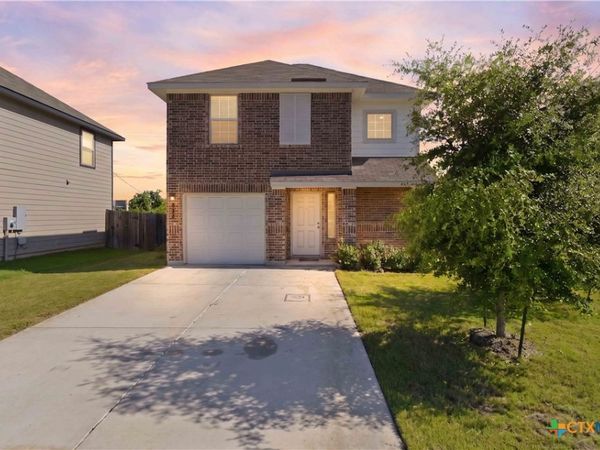 604 Saxon Street , Seguin, TX 78155