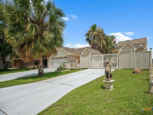 117 E Harbor Drive , Port Lavaca, TX 77979