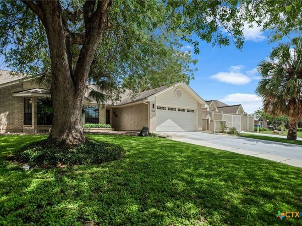 117 E Harbor Drive, Port Lavaca, TX 77979