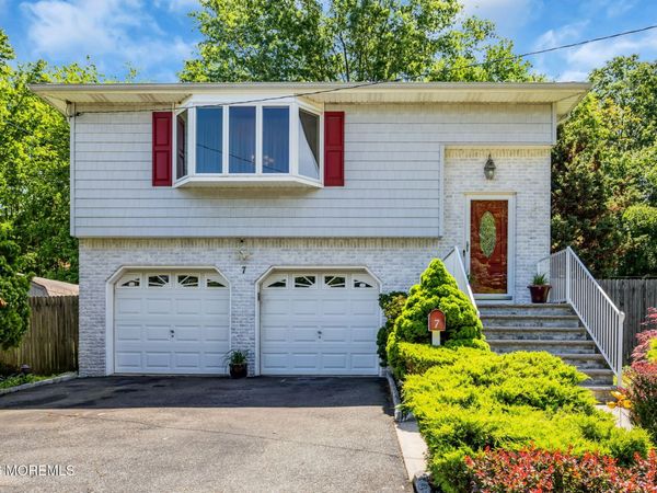7 S Brook Drive, Milltown, NJ 08850