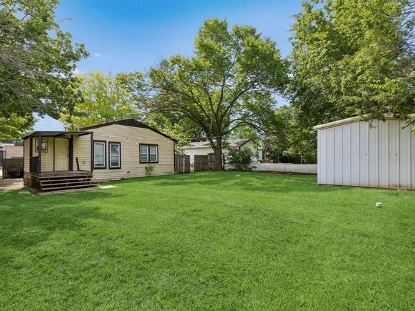 1120 S Pine Street, Grapevine, TX 75050
