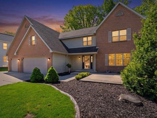 2752 WOODLAND HILLS COURT, Green Bay, WI 54311