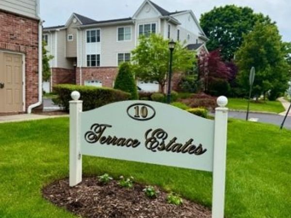 10 Terrace Ave, Hasbrouck Heights, NJ 07604