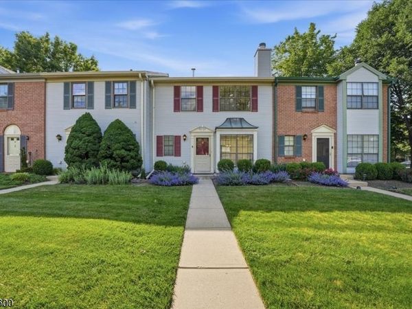2 Veros Ln, Franklin, NJ 08823
