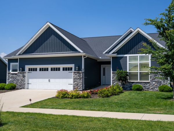 910 Declaration Drive , Savoy, IL 61874