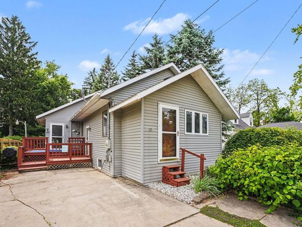 221 Nelson Avenue, Kalamazoo, MI 49006