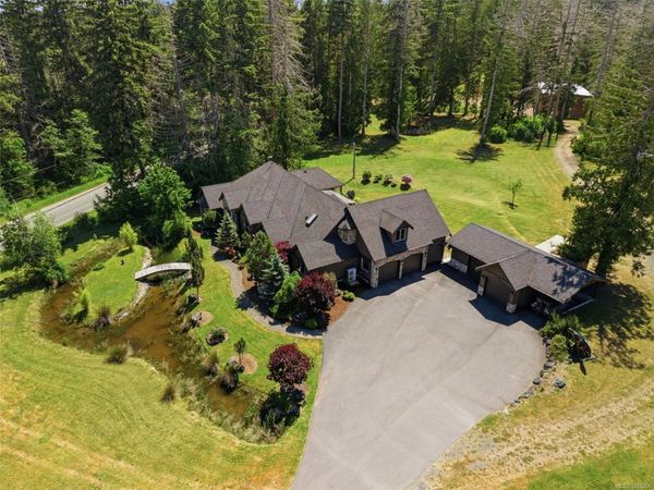 990 View Rd, Qualicum Beach, BC V9K 1N3