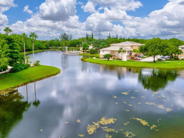 600 N Crestwood Ct Court N, Unit 609, Royal Palm Beach, FL 33411