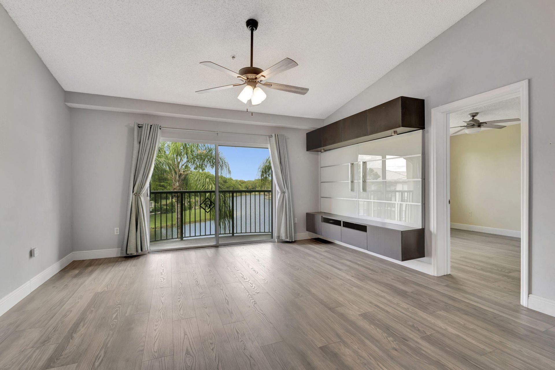 600 N Crestwood Ct Court N, Unit 609, Royal Palm Beach, FL 33411 Photo