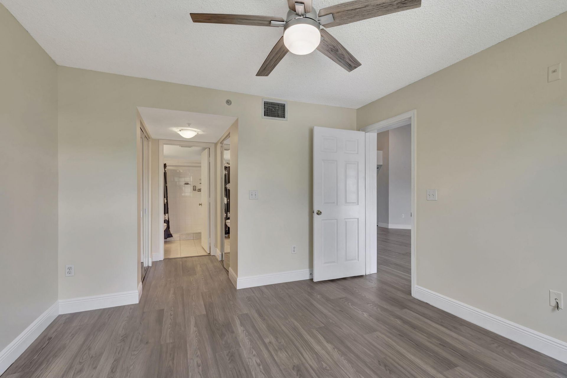 600 N Crestwood Ct Court N, Unit 609, Royal Palm Beach, FL 33411 Photo