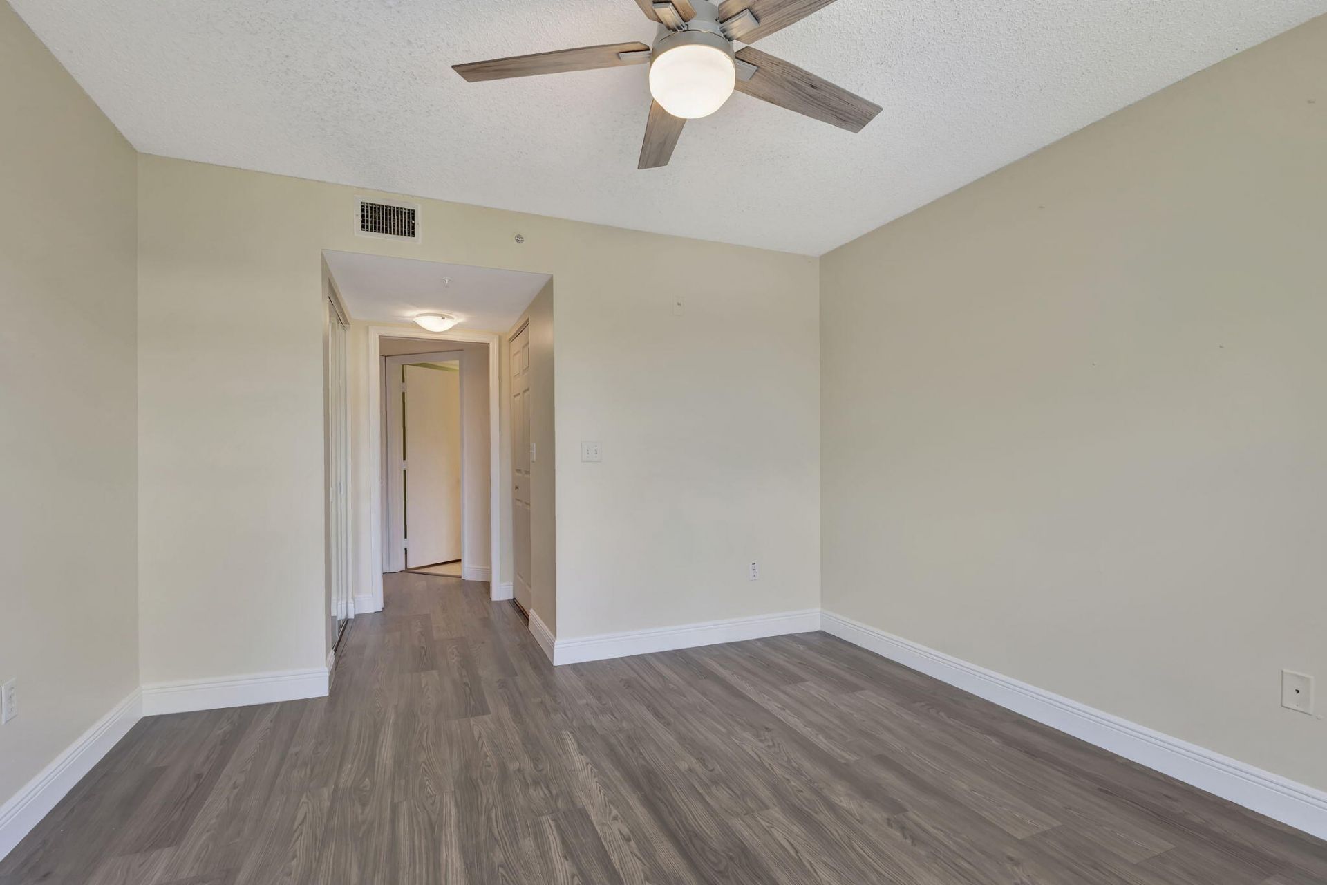 600 N Crestwood Ct Court N, Unit 609, Royal Palm Beach, FL 33411 Photo