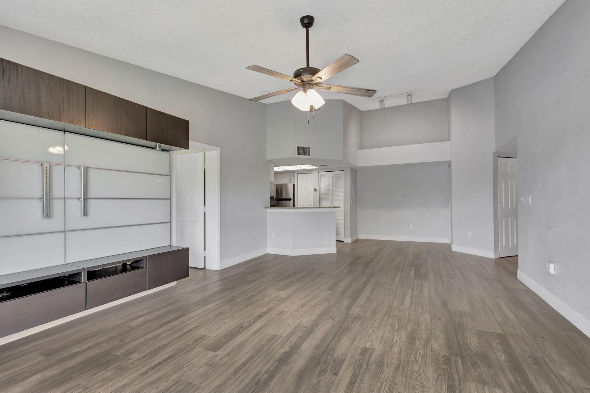 600 N Crestwood Ct Court N, Unit 609, Royal Palm Beach, FL 33411 Photo