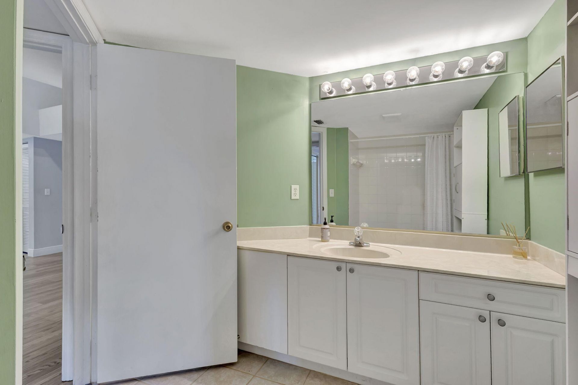 600 N Crestwood Ct Court N, Unit 609, Royal Palm Beach, FL 33411 Photo
