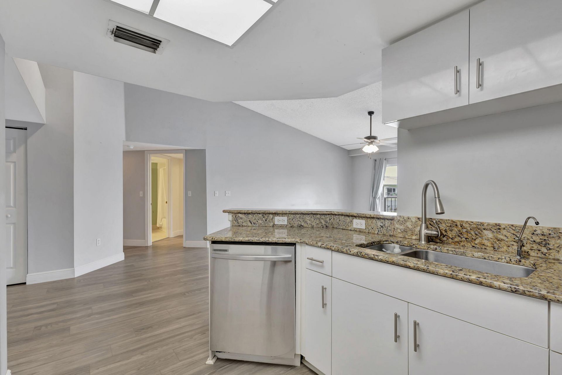 600 N Crestwood Ct Court N, Unit 609, Royal Palm Beach, FL 33411 Photo